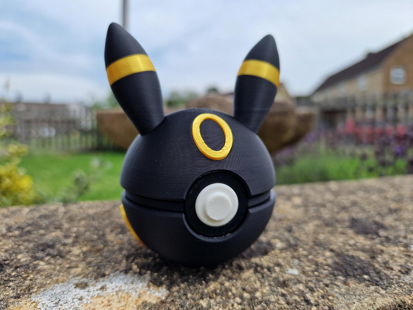 Umbreon Pokeball - V2