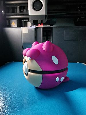 Shiny Spheal Pokeball